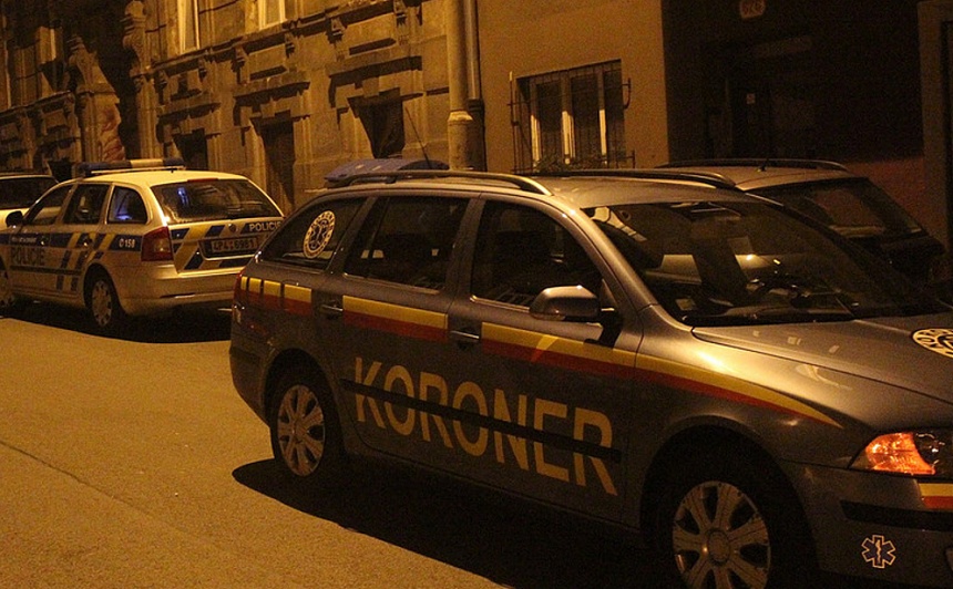 koroner-a-policie-u-nálezu-mrtvé-ženy-krimi-plzen.cz__.jpg